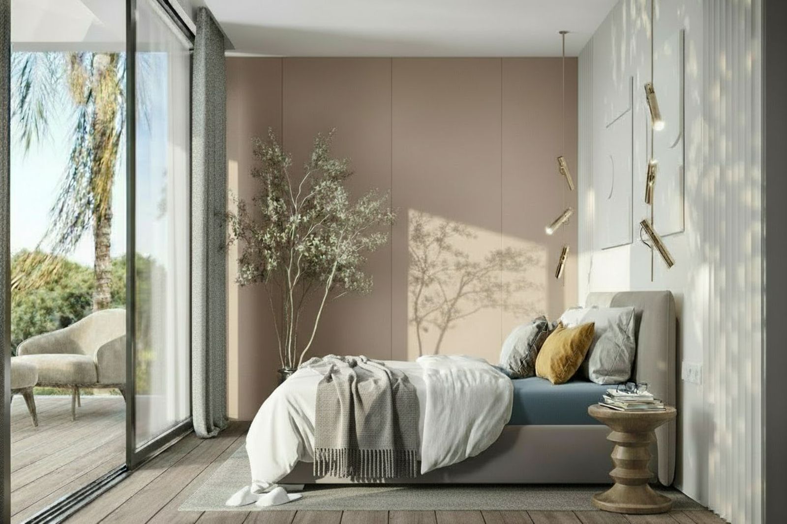 Moderne soverom med rikelig naturlig lys og hageutsikt på Villa Oria.